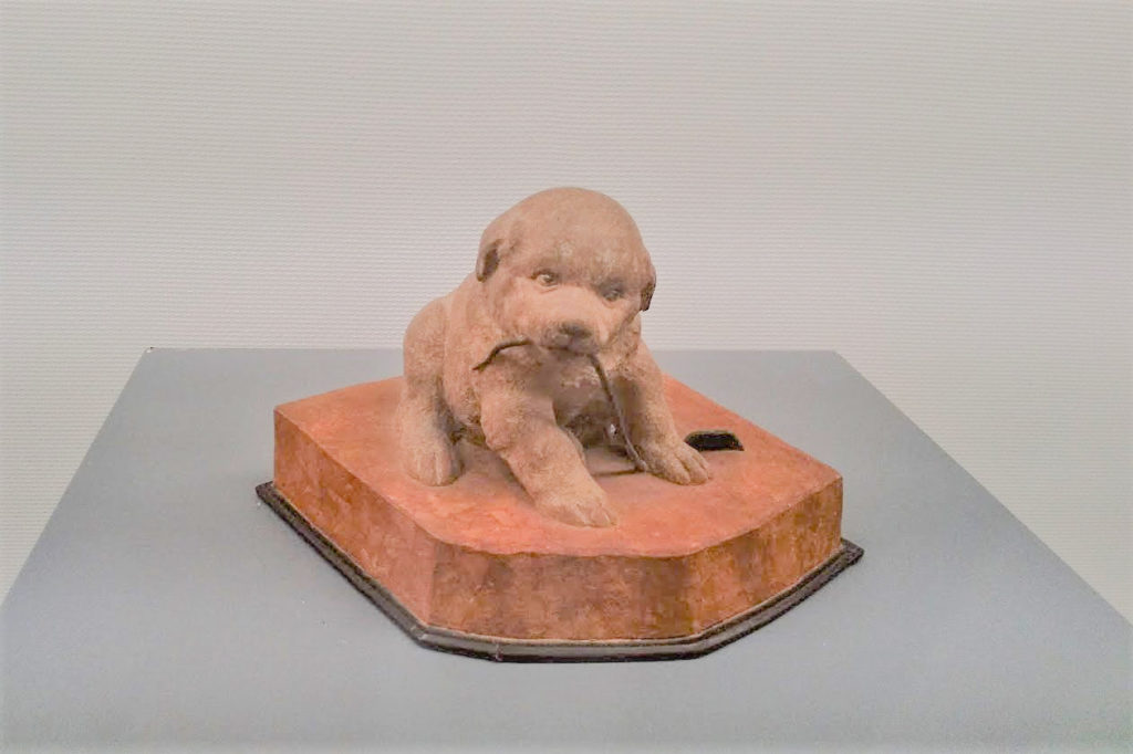 犬の彫刻